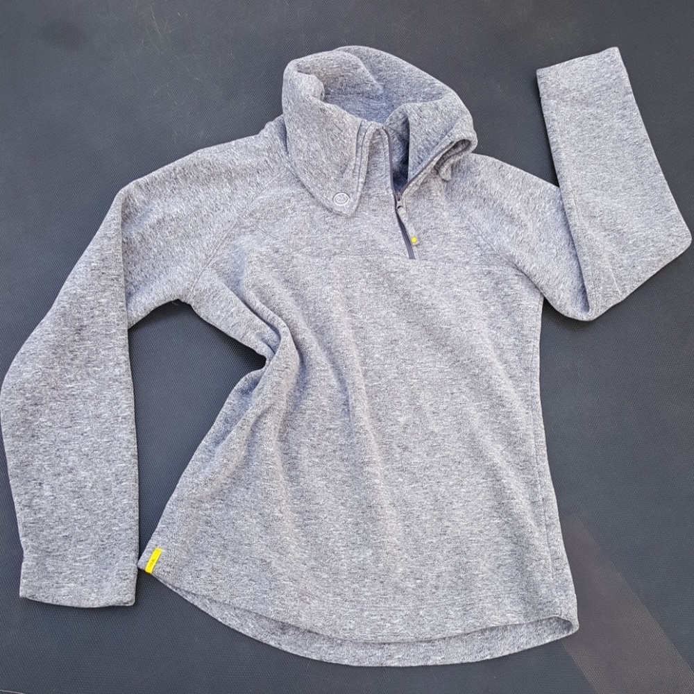 Women's Lolë fleece asymmetric pullover.  Size s.